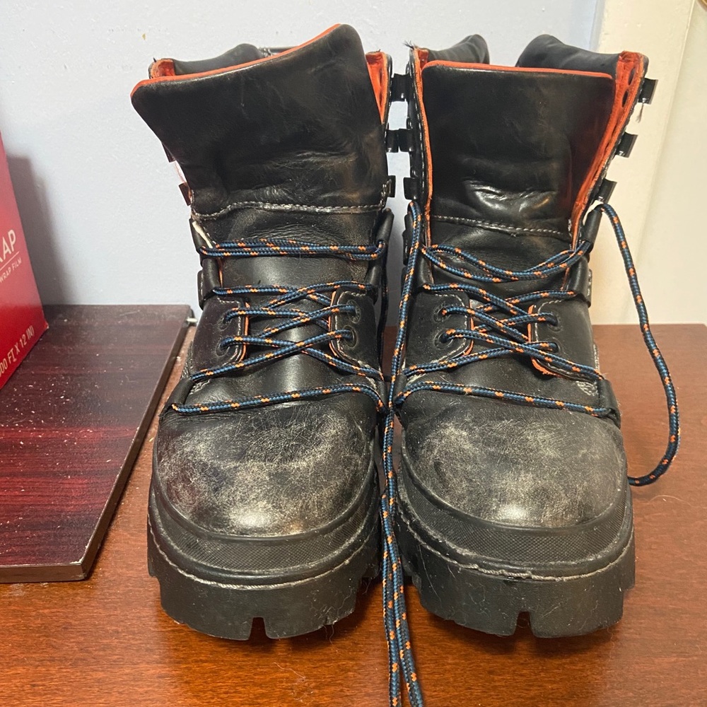 Diesel boot